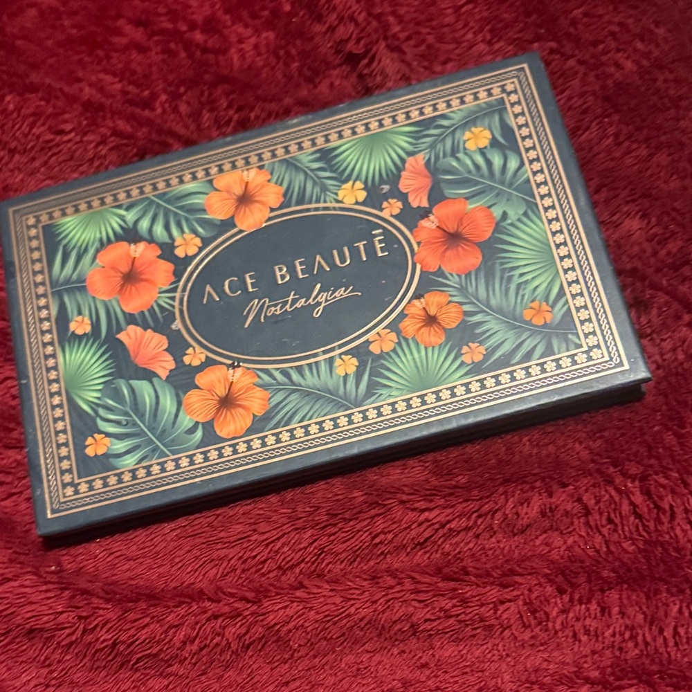 Ace Beauté Nostalgia Eyeshadow Palette